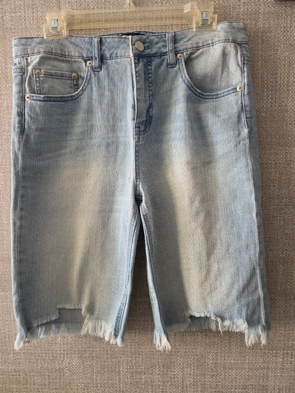 5th Ryder boys light blue denim shorts size XL (13-15yrs) adjustable waist.